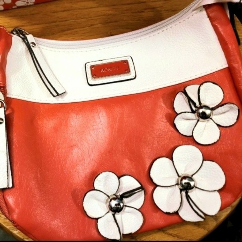 Pink & White flower Rosetti purse with matching box 🌺 NWOT - Picture 4 of 10